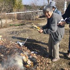 庭でとんど焼き、無病息災祈願！