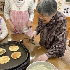 週に１度のお楽しみ、皆さんでおやつを手作り！