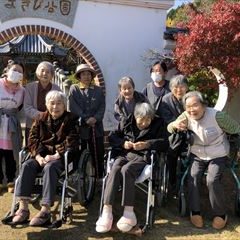 まきび公園で紅葉狩り、皆さんいい笑顔♪